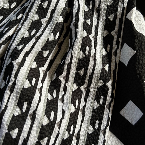 Peter Pilotto skirt wrap style abstract print Black /white. Sz12. Zip backside. - Picture 2 of 5